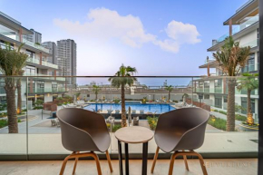 Striking 1-bedroom Apartment In Oxford 212, Jvc